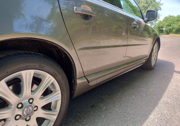 Volvo V70 cena 28500 przebieg: 368000, rok produkcji 2010 z Terespol małe 301